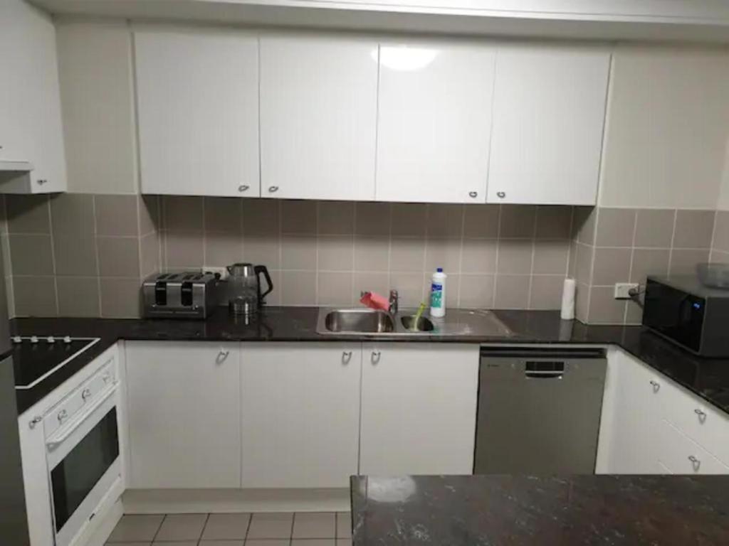 Dana-Cozy Private Room In Shared Central Apt-Rm 2 Canberra Exteriör bild